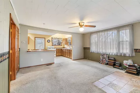 Living - 927 N George, Jackson, MI 49202 photo 4 of 5