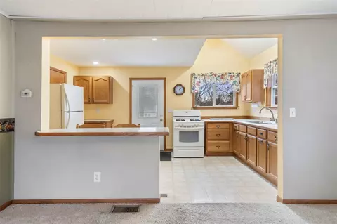 Kitchen - 927 N George, Jackson, MI 49202 photo 1 of 6