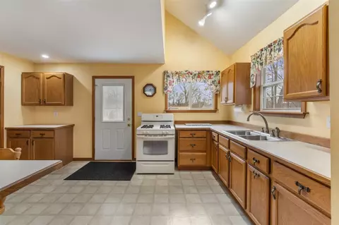 Kitchen - 927 N George, Jackson, MI 49202 photo 5 of 6