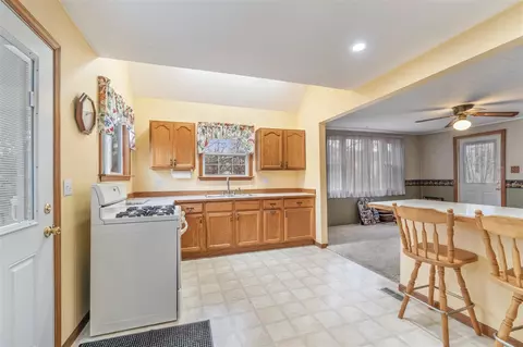 Kitchen - 927 N George, Jackson, MI 49202 photo 2 of 6