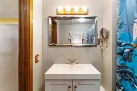 Bath - 927 N George, Jackson, MI 49202 photo 2 of 3