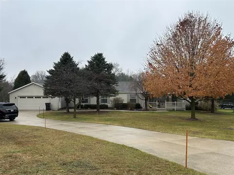 8715 Little Bnd, Middleville, MI 49333