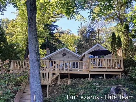 2615 Harwood Lk, Middleville, MI 49333