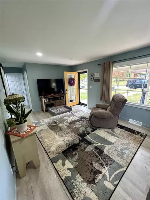 Living - 320 East, Marshall, MI 49068 photo 3 of 4