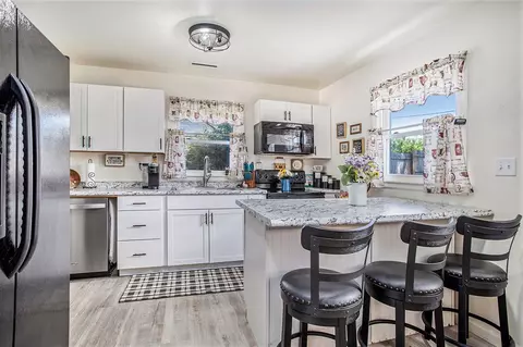 Kitchen - 320 East, Marshall, MI 49068 photo 1 of 2