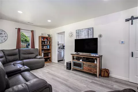 Living - 320 East, Marshall, MI 49068 photo 2 of 4