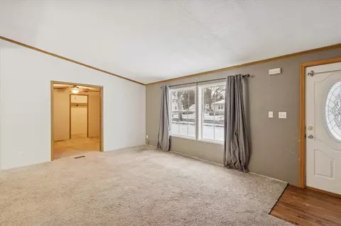 Living - 835 Fleming, Jackson, MI 49202 photo 2 of 3