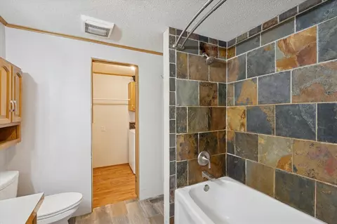 Bath - 835 Fleming, Jackson, MI 49202 photo 1 of 4