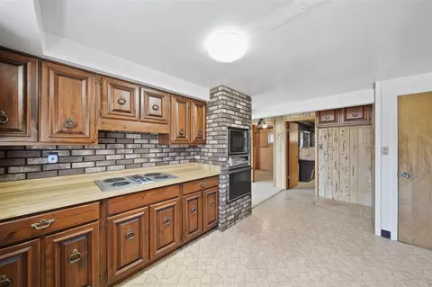 Kitchen - 182 Peach, Jackson, MI 49202 photo 2 of 3