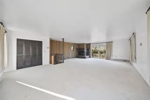 Living - 182 Peach, Jackson, MI 49202 photo 4 of 7