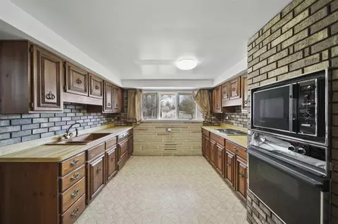 Kitchen - 182 Peach, Jackson, MI 49202 photo 1 of 3