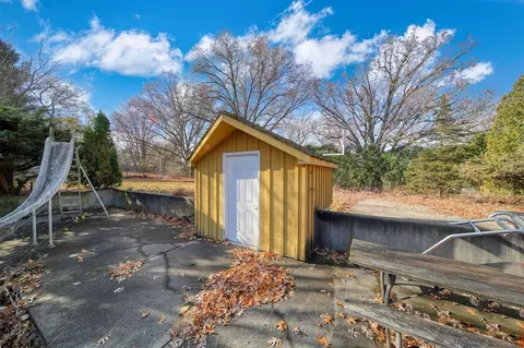 Exterior - 182 Peach, Jackson, MI 49202 photo 8 of 17