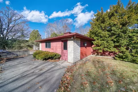 Exterior - 182 Peach, Jackson, MI 49202 photo 6 of 17