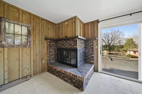 Living - 182 Peach, Jackson, MI 49202 photo 6 of 7