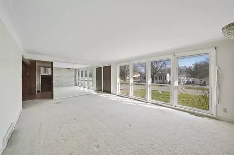 Living - 182 Peach, Jackson, MI 49202 photo 2 of 7