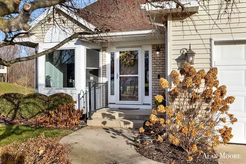 403 Blakeslee Crk, Rockford, MI 49341