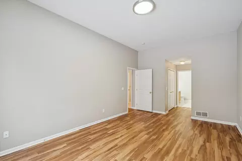 Bedroom - 913 Oakbrook, Jackson, MI 49203 photo 2 of 2
