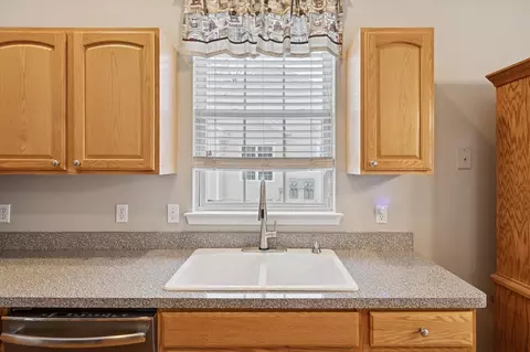 Kitchen - 913 Oakbrook, Jackson, MI 49203 photo 4 of 4