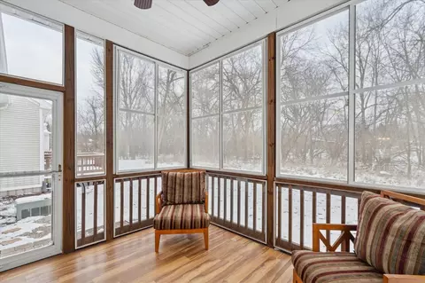 Exterior - 913 Oakbrook, Jackson, MI 49203 photo 4 of 10