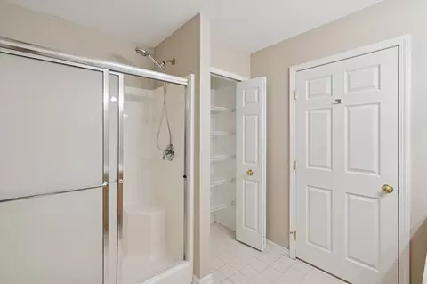 Bath - 913 Oakbrook, Jackson, MI 49203 photo 3 of 3
