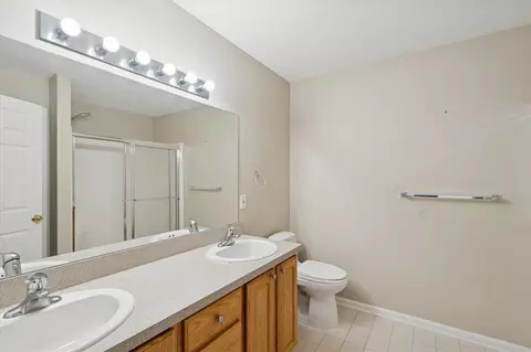 Bath - 913 Oakbrook, Jackson, MI 49203 photo 2 of 3