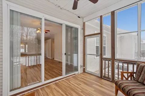 Exterior - 913 Oakbrook, Jackson, MI 49203 photo 6 of 10