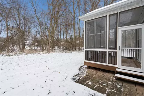 Exterior - 913 Oakbrook, Jackson, MI 49203 photo 9 of 10