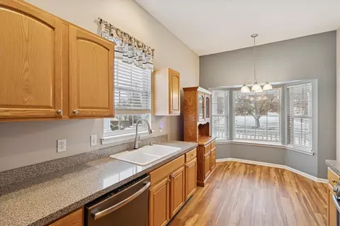 Kitchen - 913 Oakbrook, Jackson, MI 49203 photo 3 of 4