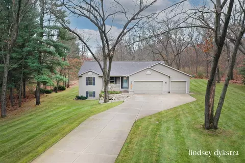 11453 Holmden, Rockford, MI 49341
