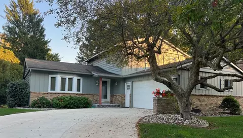 6316 Duxbury, Ada, MI 49301