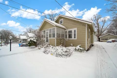 715 Woodlawn, Jackson, MI 49203