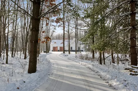 9815 Snow Pointe, Alto, MI 49302