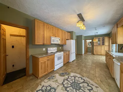 Kitchen - 9155 Cushing, Eau Claire, MI 49111 photo 2 of 4