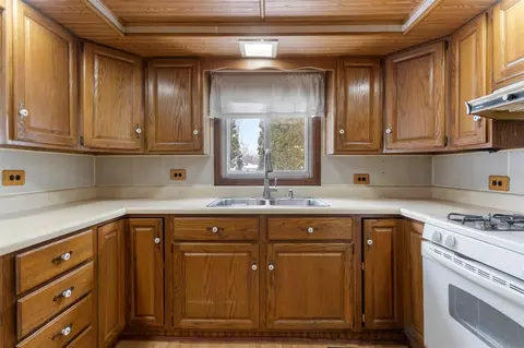 Kitchen - 2942 Whitlock, Jackson, MI 49202 photo 2 of 4
