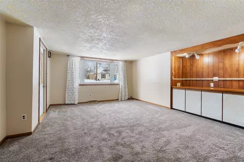 Living - 2942 Whitlock, Jackson, MI 49202 photo 2 of 5