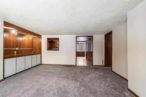 Living - 2942 Whitlock, Jackson, MI 49202 photo 5 of 5