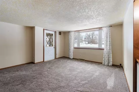 Living - 2942 Whitlock, Jackson, MI 49202 photo 1 of 5