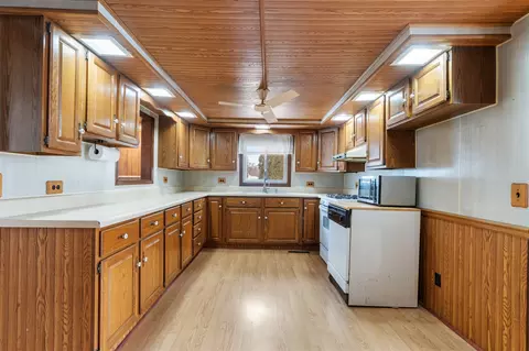 Kitchen - 2942 Whitlock, Jackson, MI 49202 photo 1 of 4