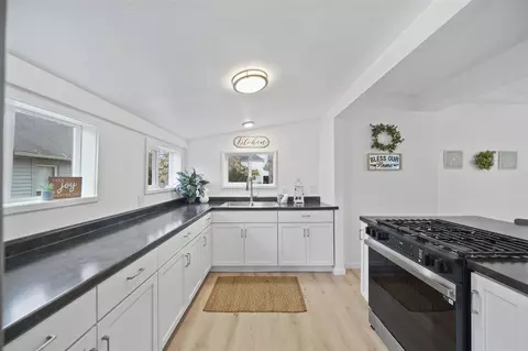 Kitchen - 328 Adams, Jackson, MI 49202 photo 2 of 3