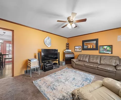 Living - 1202 Mccormick, Monroe, MI 48162 photo 3 of 4