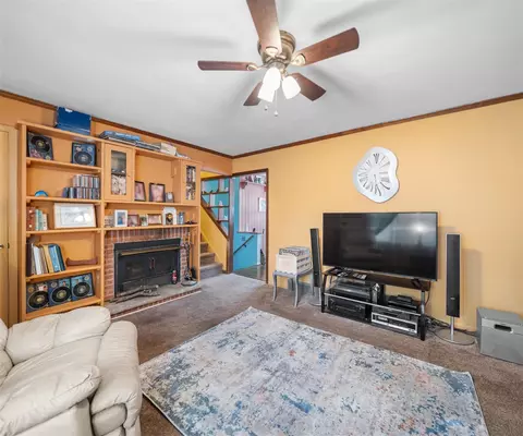 Living - 1202 Mccormick, Monroe, MI 48162 photo 2 of 4