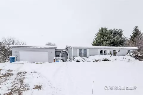 8121 10 Mile, Rockford, MI 49341