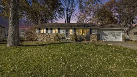 5567 Greenboro, Grand Rapids, MI 49508