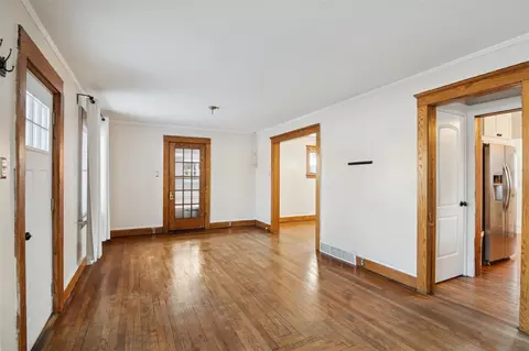 Living - 911 4th, Jackson, MI 49203 photo 2 of 2