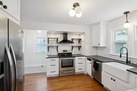 Kitchen - 911 4th, Jackson, MI 49203 photo 1 of 2