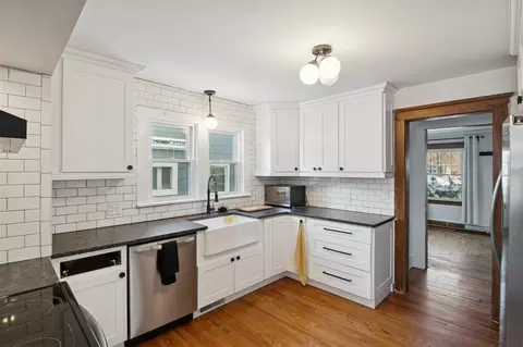 Kitchen - 911 4th, Jackson, MI 49203 photo 2 of 2