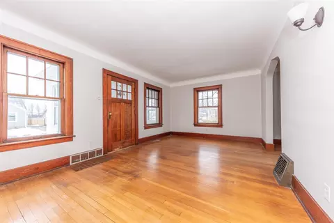 Living - 701 Michigan, Monroe, MI 48162 photo 1 of 4