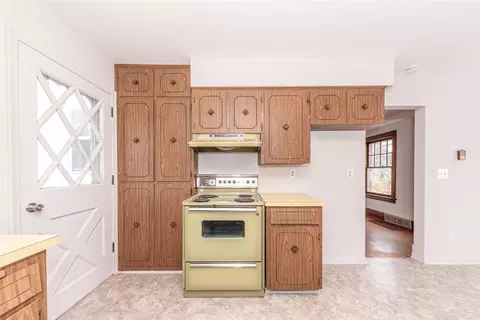 Kitchen - 701 Michigan, Monroe, MI 48162 photo 4 of 5