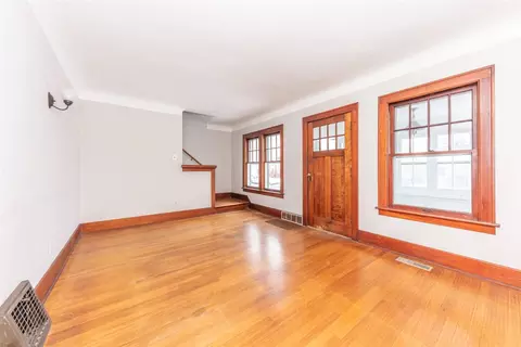 Living - 701 Michigan, Monroe, MI 48162 photo 4 of 4