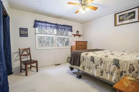 Bedroom - 8295 D, Ceresco, MI 49033 photo 3 of 6